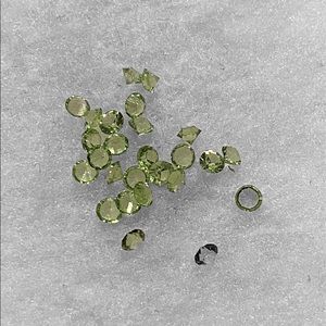 ♦️3/$10♦️NEW•Peridot Crystal dust for floating/living lockets 25pc